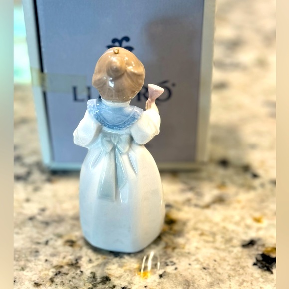 Lladro mini Mrs. Santa Claus #5939 with box, glazed finish, porcelain - Picture 3 of 5